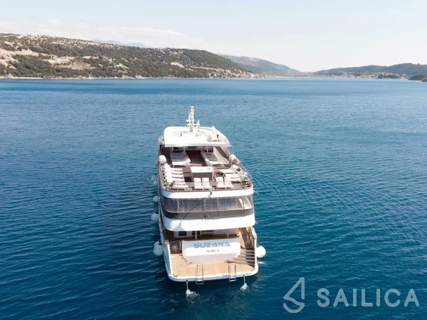 Luxury Motor Yacht - Yacht Charter Sailica