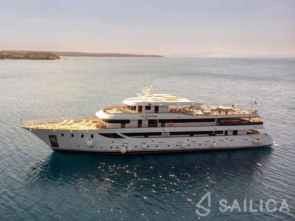 Luxury Motor Yacht - Yacht Charter Sailica