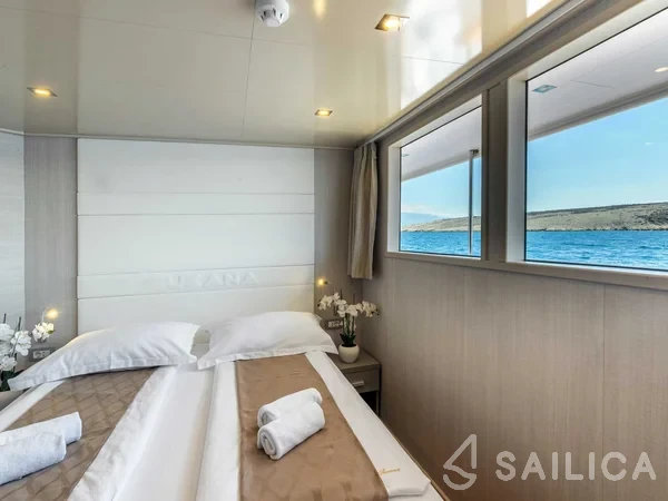 Luxury Motor Yacht - Yacht Charter Sailica
