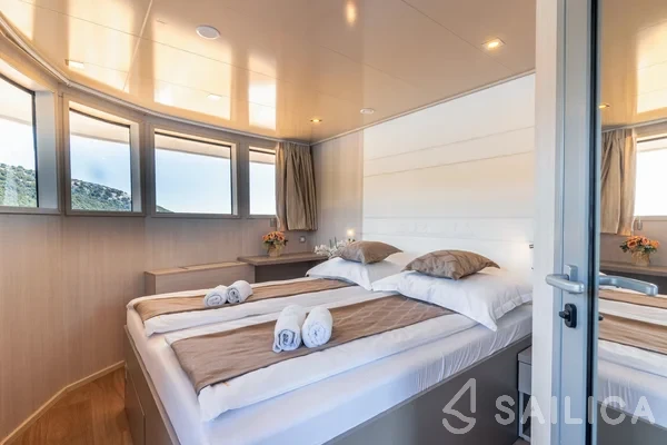 Luxury Motor Yacht - Yacht Charter Sailica