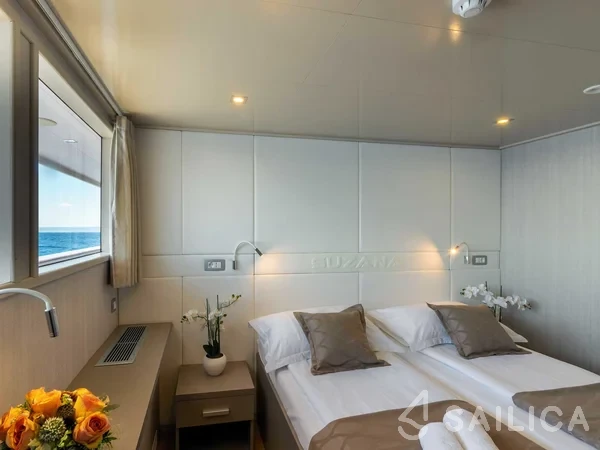 Luxury Motor Yacht - Yacht Charter Sailica