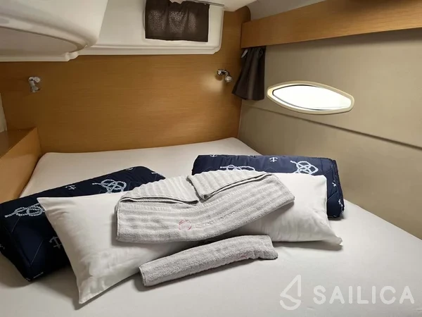 Lipari 41 - Photo #41 Lipari 41 - Yacht Charter Sailica