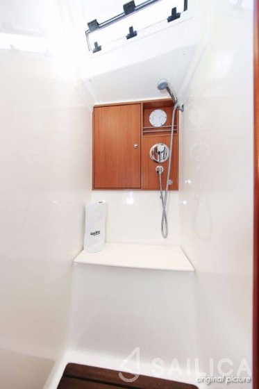 Bavaria Cruiser 45 - 4 cab. - Yacht Charter Sailica