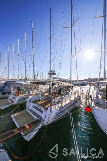 Bavaria Cruiser 45 - 4 cab. - Yacht Charter Sailica