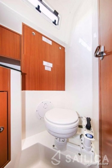 Bavaria Cruiser 45 - 4 cab. - Yacht Charter Sailica