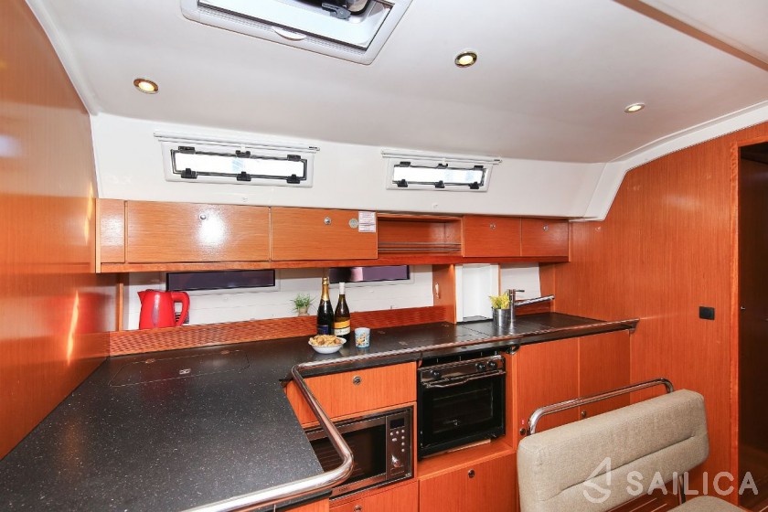 Bavaria Cruiser 45 - 4 cab. - Yacht Charter Sailica