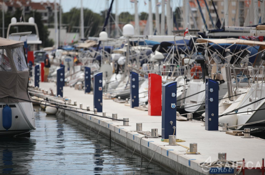 Bavaria Cruiser 45 - 4 cab. - Yacht Charter Sailica