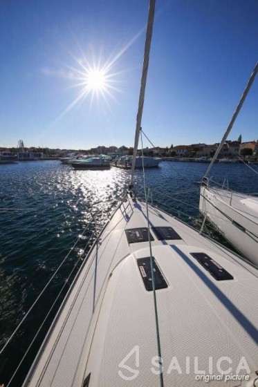 Bavaria Cruiser 45 - 4 cab. - Yacht Charter Sailica