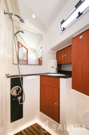 Bavaria Cruiser 45 - 4 cab. - Yacht Charter Sailica