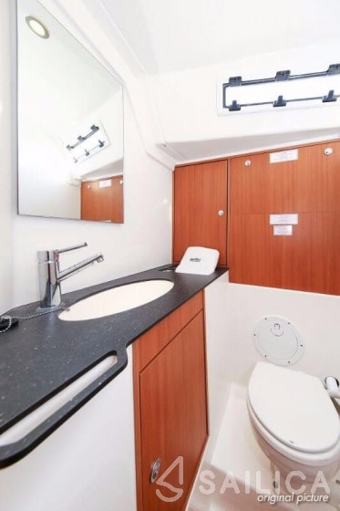 Bavaria Cruiser 45 - 4 cab. - Yacht Charter Sailica