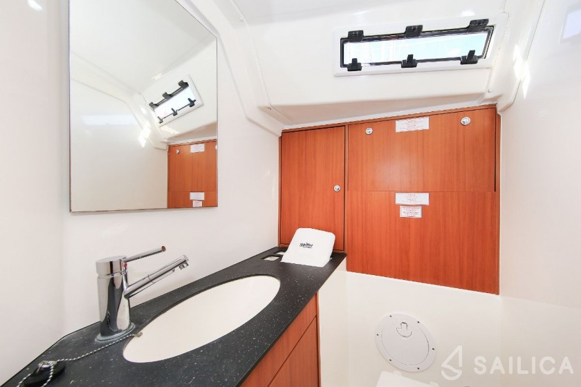 Bavaria Cruiser 45 - 4 cab. - Yacht Charter Sailica