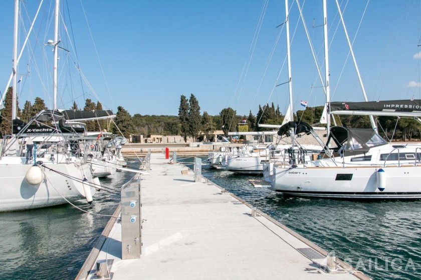 Swift Trawler 48 - Yacht Charter Sailica