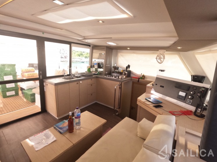Lucia 40 - Yacht Charter Sailica