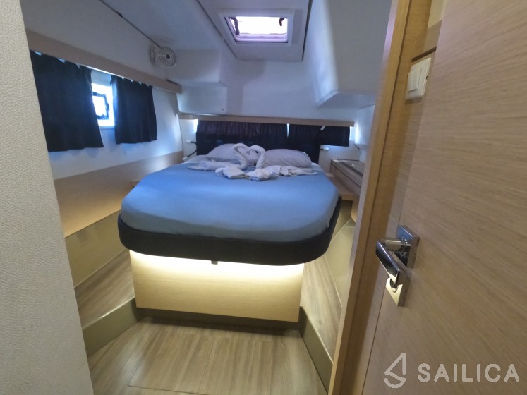 Lucia 40 - Yacht Charter Sailica
