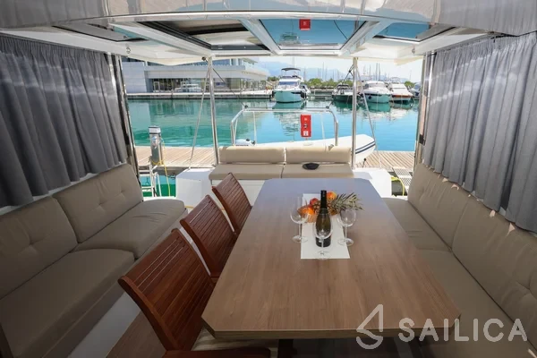 Bali Catspace - Yacht Charter Sailica