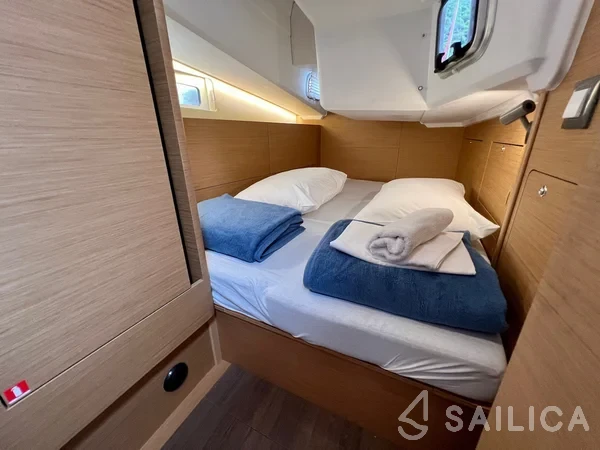 Sun Odyssey 410 - Yacht Charter Sailica