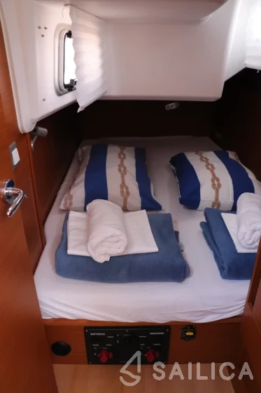 Sun Odyssey 410 - Yacht Charter Sailica