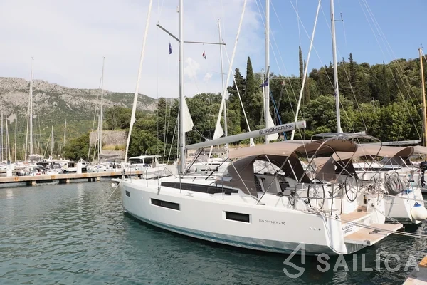 Sun Odyssey 410 - Yacht Charter Sailica