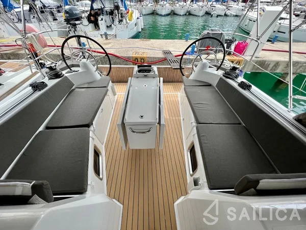 Sun Odyssey 410 - Yacht Charter Sailica