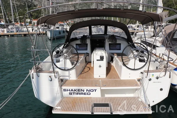 Sun Odyssey 410 - Yacht Charter Sailica