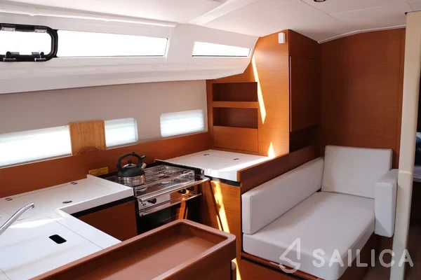 Sun Odyssey 410 - Yacht Charter Sailica
