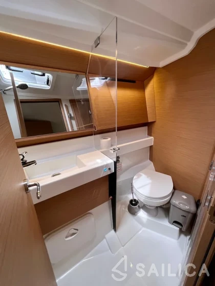 Sun Odyssey 410 - Yacht Charter Sailica
