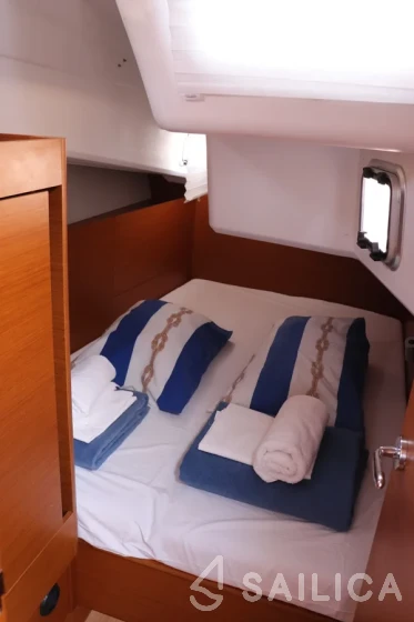 Sun Odyssey 410 - Yacht Charter Sailica
