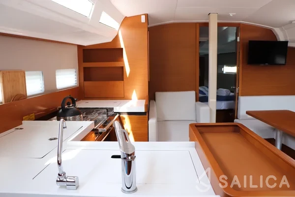 Sun Odyssey 410 - Yacht Charter Sailica