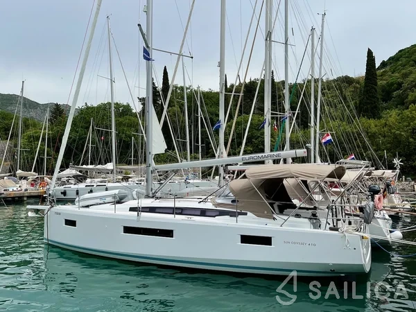 Sun Odyssey 410 - Yacht Charter Sailica