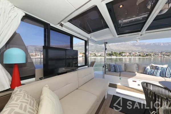 Bali 4.4 - Yacht Charter Sailica