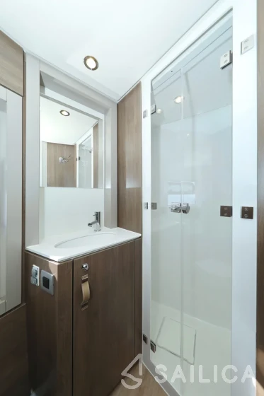 Bali 4.4 - Yacht Charter Sailica