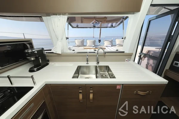 Bali 4.4 - Yacht Charter Sailica