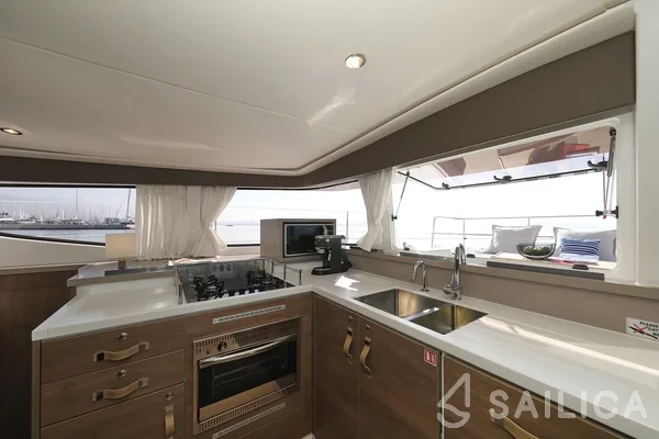 Bali 4.4 - Yacht Charter Sailica