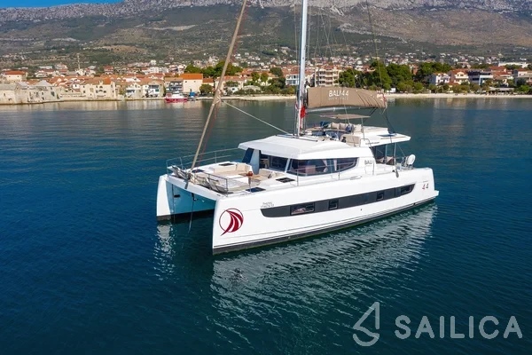 Bali 4.4 - Yacht Charter Sailica