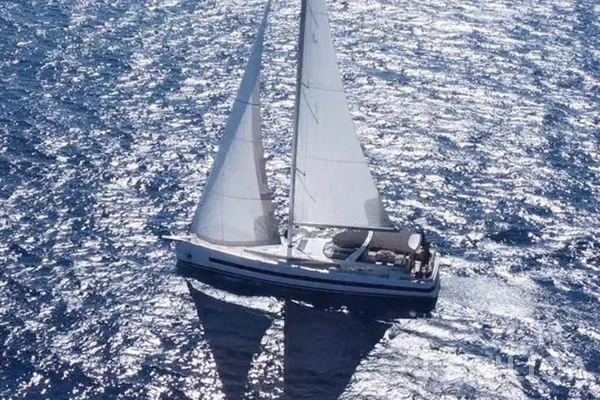 Oceanis 62 - Yacht Charter Sailica