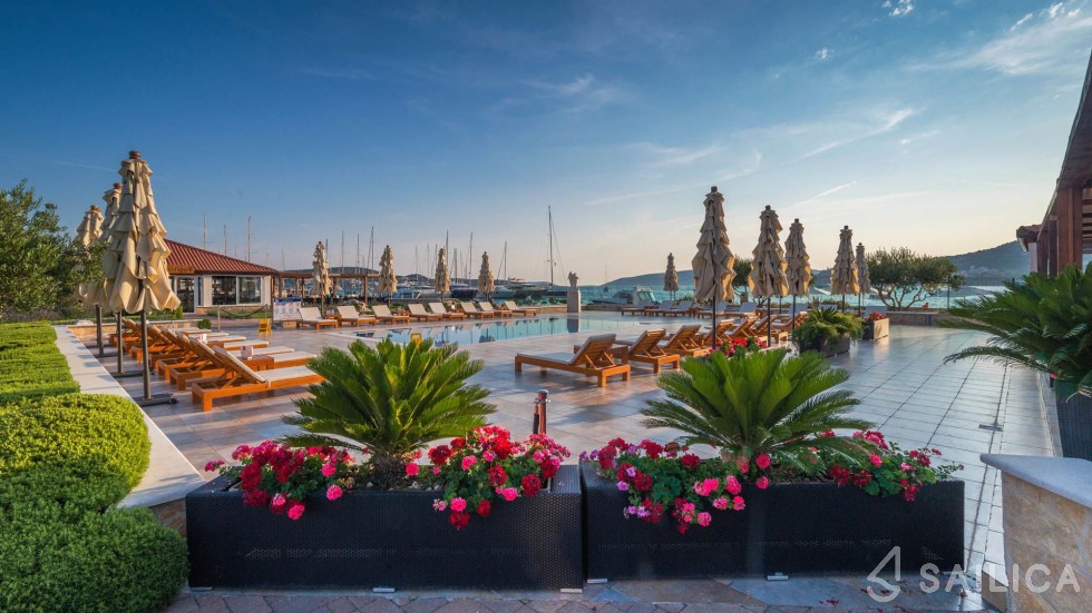 Oceanis 62 - Yacht Charter Sailica