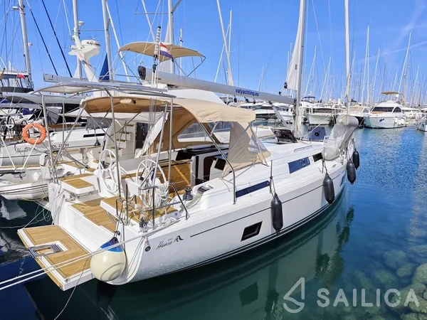 Hanse 418 - Yacht Charter Sailica