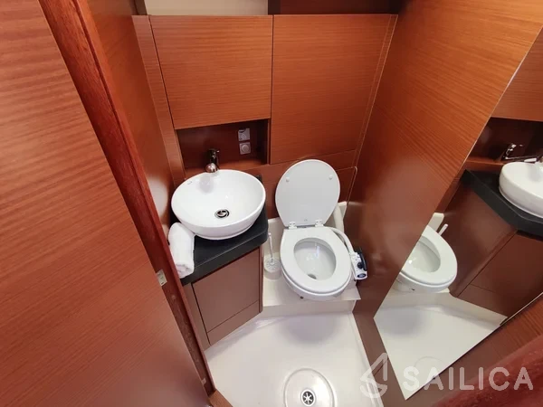 Hanse 418 - Yacht Charter Sailica