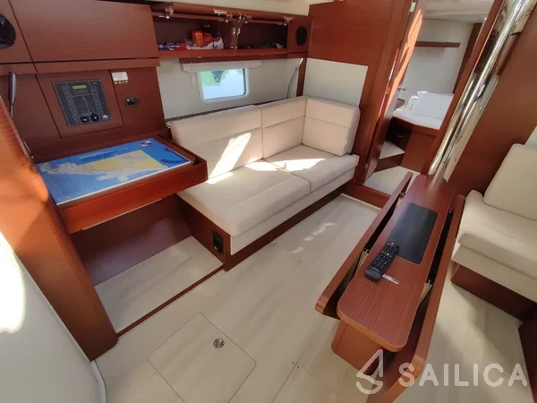 Hanse 418 - Yacht Charter Sailica