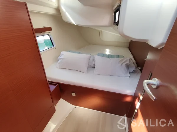 Hanse 418 - Yacht Charter Sailica