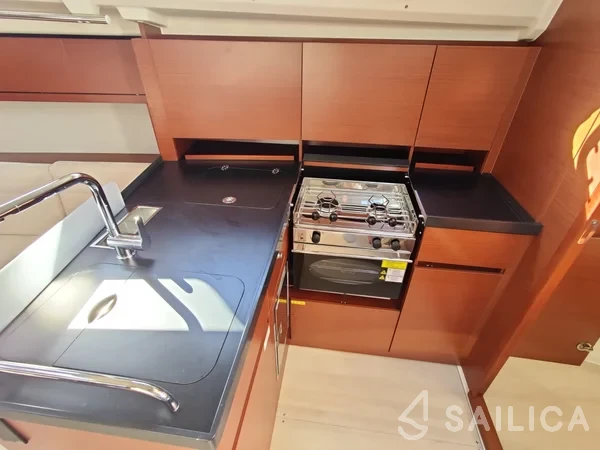 Hanse 418 - Yacht Charter Sailica