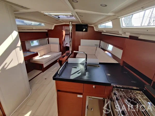 Hanse 418 - Yacht Charter Sailica