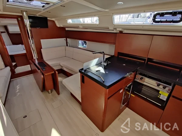 Hanse 418 - Yacht Charter Sailica