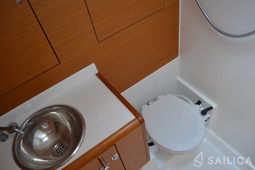 Bavaria 46 Cruiser - Yacht Charter Sailica