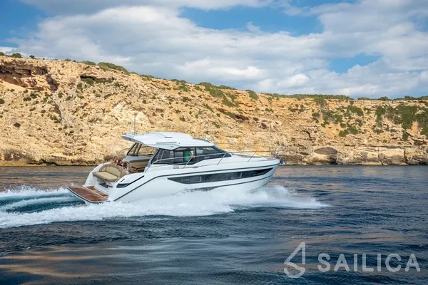 Bavaria SR36HT - Yacht Charter Sailica