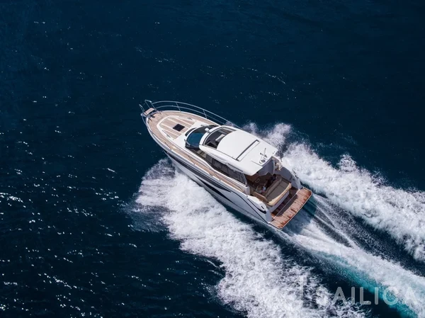Bavaria SR36HT - Yacht Charter Sailica