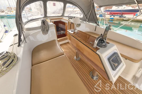Bavaria 37 Cruiser - Yacht Charter Sailica