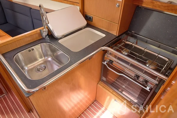 Bavaria 37 Cruiser - Yacht Charter Sailica