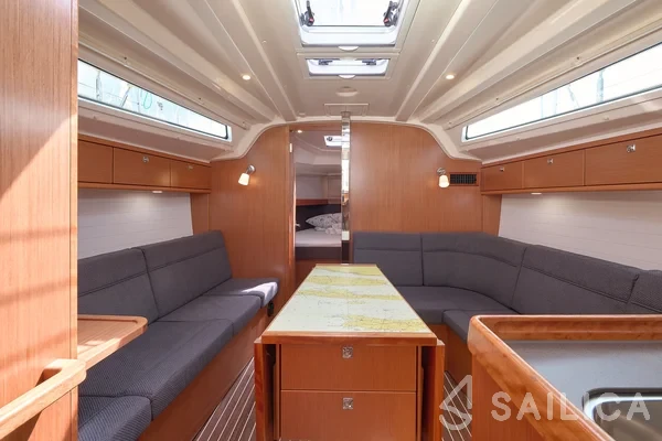 Bavaria 37 Cruiser - Yacht Charter Sailica