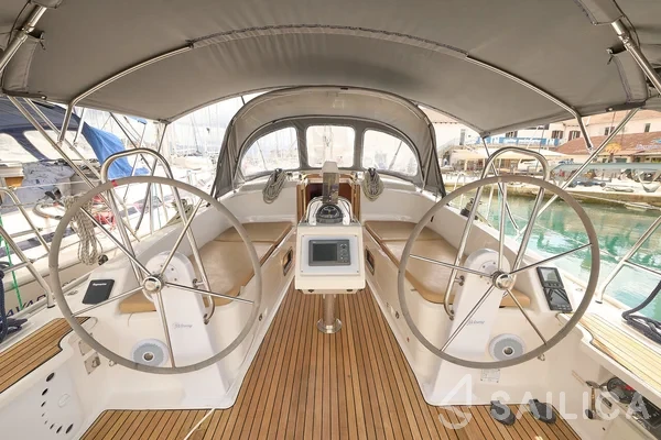 Bavaria 37 Cruiser - Yacht Charter Sailica